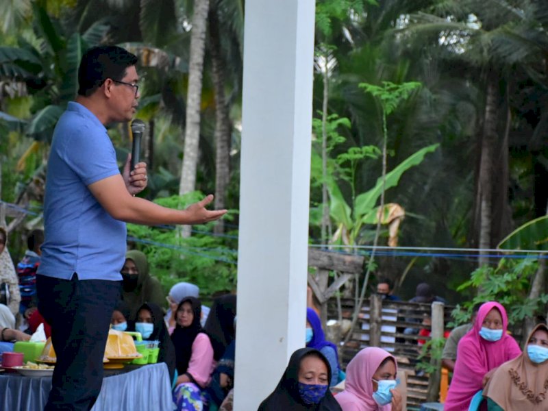 Edy Manaf melakukan kampanye dialogis di Desa Gunturu, Kecamatan Herlang, Bulukumba.