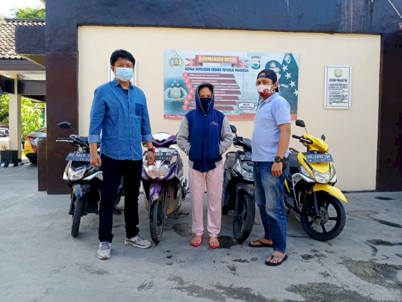 Pelaku penipuan dan penggelapan saat diamankan Tim Polsek Mamajang. 