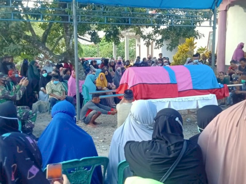 Rumah duka korban penikaman di Lutra. 