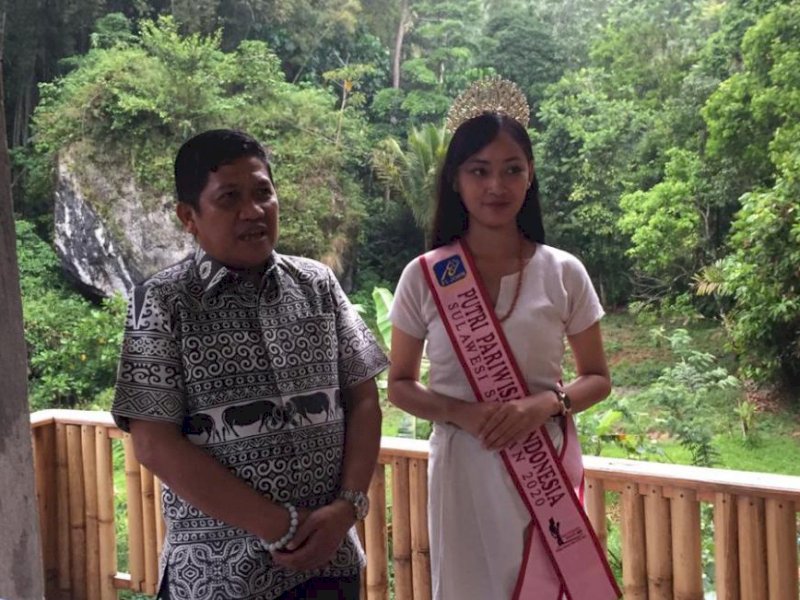 Pjs Bupati Torut Amson Padolo bersama Falicia. 