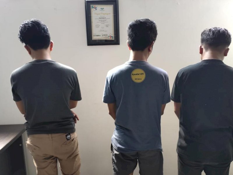 Tiga Pelaku penyalahgunaan sabu-sabu di Bone. 