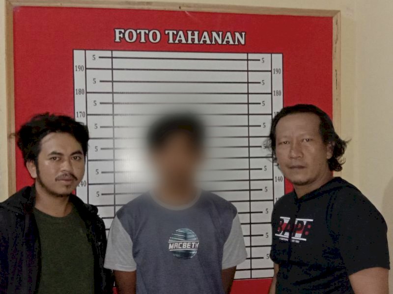 Pelaku pencuri tegel. 