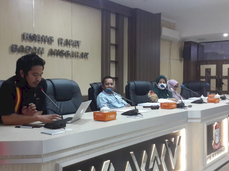 Rapat Ranperda Perubahan PD Pasar Makassar Raya. 