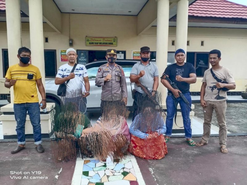 Tiga pelaku pencurian saat diamankan.