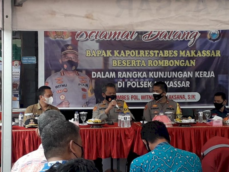 Kapolrestabes Makassar Kombes Pol Witnu Urip saat berkunjung ke Mapolsek Makassar.