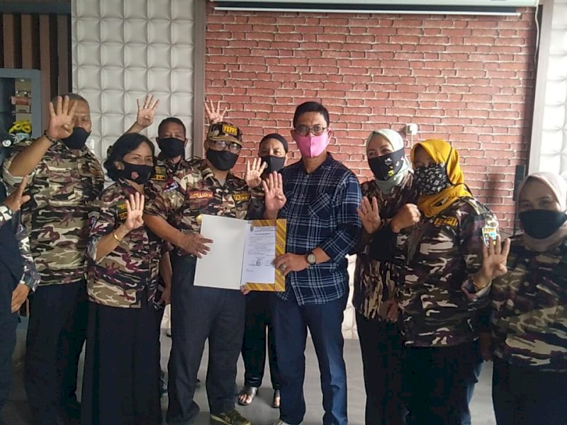 Pengurus FKPPI Sulsel bersama Edy Manaf. 