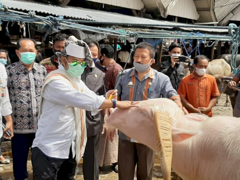 Kunker Mentan SYL di Pasar Bolu Torut. 