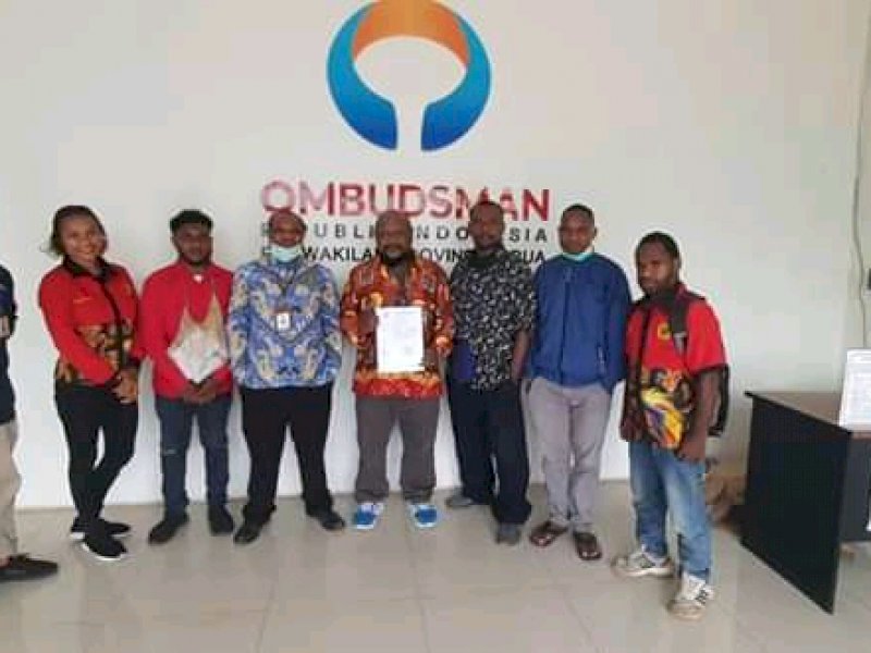 LBH Papua usai melapor ke Ombudsman terkait maladminiastrasi Gubernur Papua.