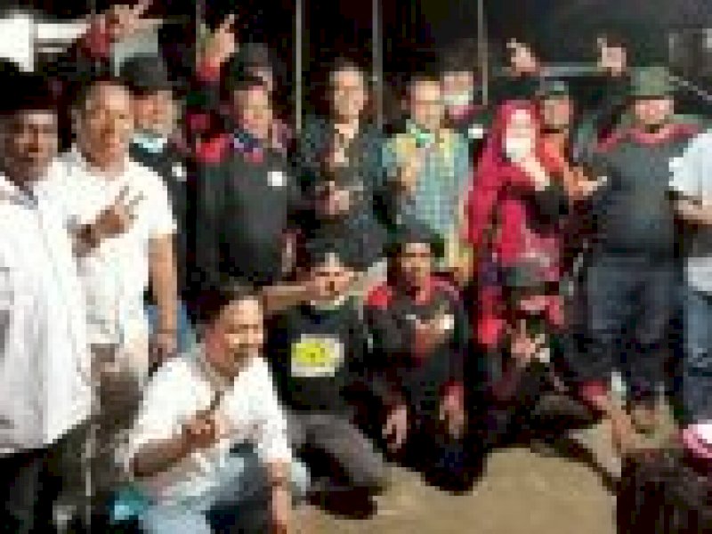 Mantan Bupati Lutra Arjuna saat mendampingi Suaib Mansur sosialisasi. 