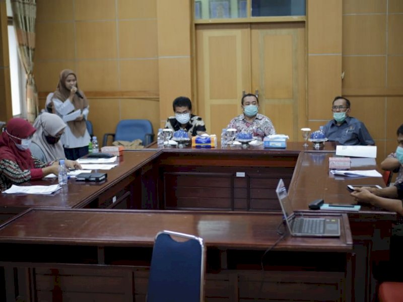 Sidang Tim Pengendali Mutu dan Seminar Kajian Potensi Pengembangan Ekowisata Pesisir/Pantai Desa Poreang, Tanalili. 