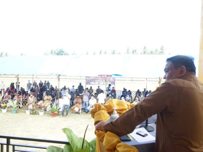 Bupati Bone Andi Fahsar M Padjalangi saat menghadiri Deklarasi Desa-STBM Desa Panyili. 
