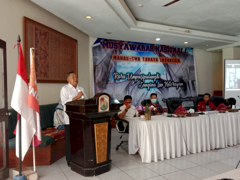 Bupati Torut Kalatiku Paembonan saat menghadiri Munas HMTI. 