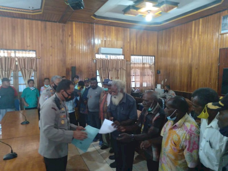 Forum Masyarakat Adat dan Nusantara saat melakukan koordinasi dengan unsur Forkopimda Nabire. 