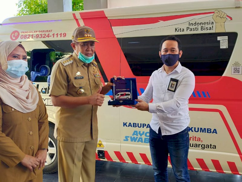 Mobil Combat PCR ini diterima langsung oleh Bupati Bulukumba AM Sukri Sappewali dari pihak penyedia PT Inti Darma, Senin 21 Desember 2020.