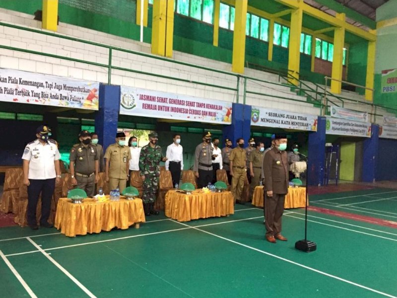 Bupati Pangkep Syamsuddin saat memimpin Apel Operasi Lilin. 