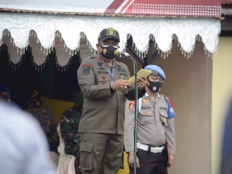 Bupati Bone Fashar Padjalangi saat menyampaikan sambutan di Apel Gelar Pasukan Operasi Lilin. 
