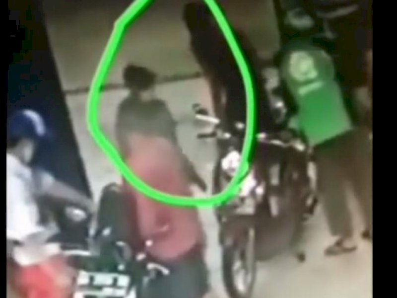 Detik-detik pencurian di SPBU yang terekam CCTV.