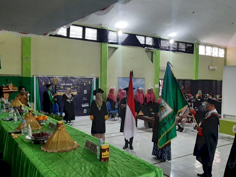Wisuda IAN Bone. 