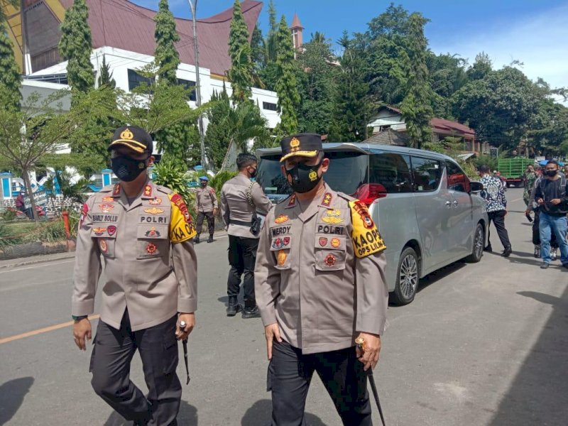 Kapolda Sulsel Irjen Pol Merdisyam bersama Kapolres Tator AKBP Sarly Sollu. 