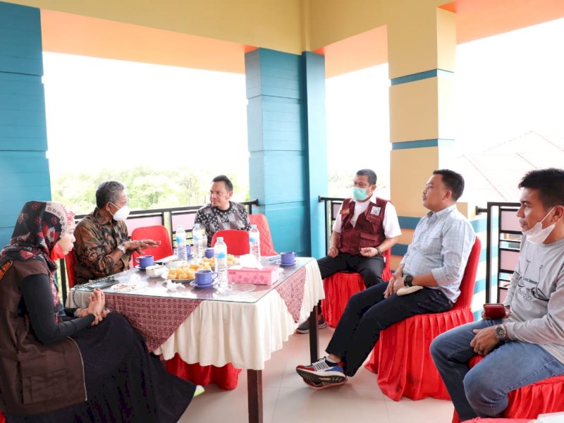 Bupati Bantaeng Ilham Azikin menerima tim dinkes dalam rangka persiapan Hotel Marina jadi lokasi isolasi mandiri.