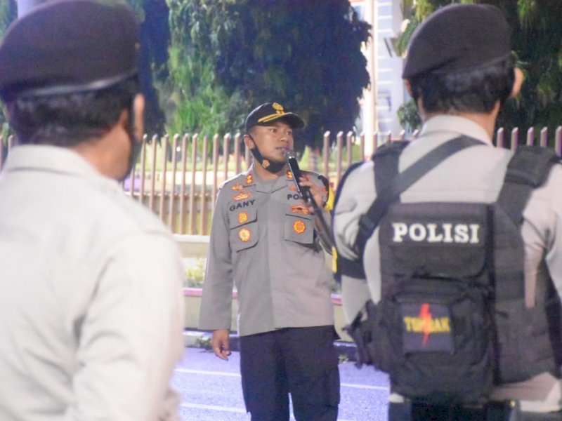 Kapolres Bulukumba memberi pengarahan saat apel jelang pengamanan malam Tahun Baru.