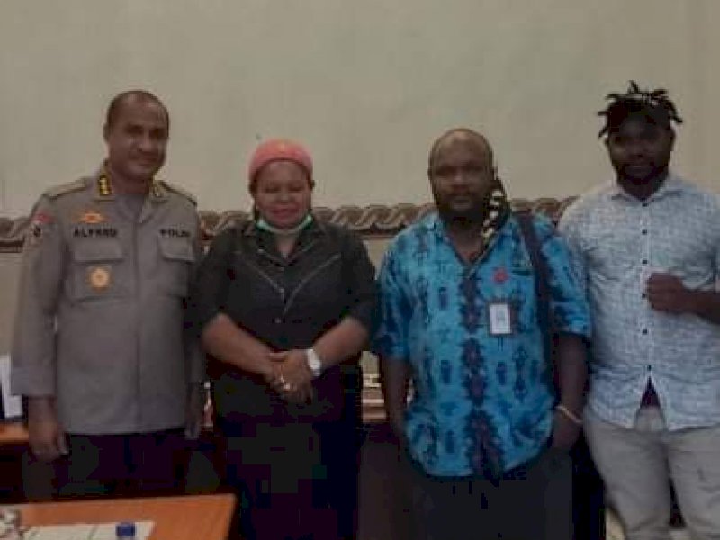 Media Kapolda Papua bersama LBH Papua. 