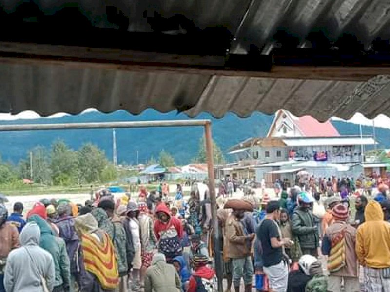 Suasana permainan judi di Kota Deiyai. 