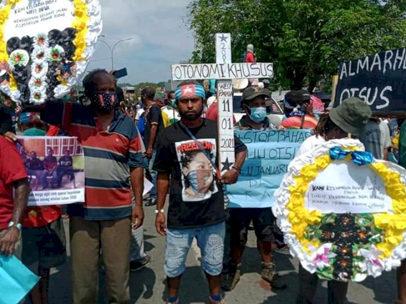 Masyarakat Papua menggelar aksi menolak otsus