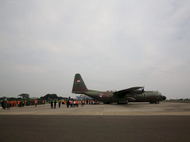 Bantuan yang dikirim Kemensos ke Majena-Mamuju, Sulbar, dengan pesawat herkules milik TNI AU di Bandara Halim Perdana Kusuma Jakarta. (Foto: Istimewa) 