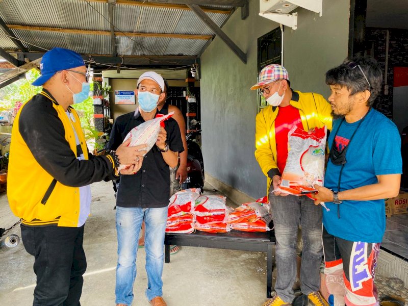 Partai Golkar menyalurkan bantuan untuk warga Bulukumba yang terdampak gempa di Sulbar. 