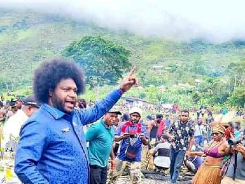 Ketua DPRD Tolikara Sonny Wanimbo 