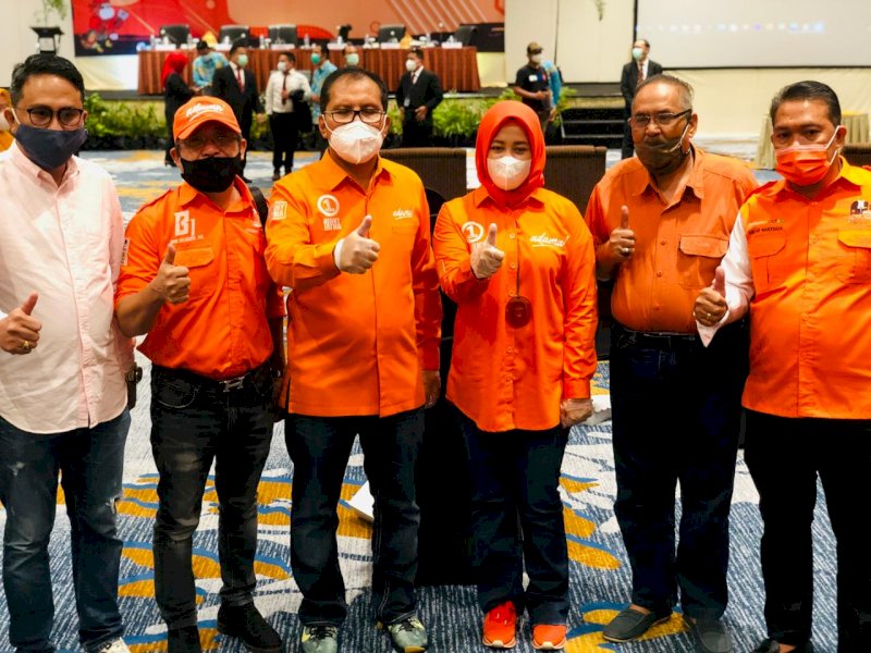 Danny-Fatma bersama kuasa hukum Idamanta usai rapat pleno penetapan  calon pemenang Pilwalkot Makassar.