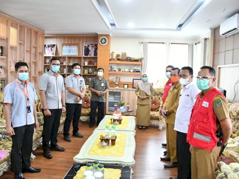 Bupati Lutra Indah Putri Indriani menerima perwakilan PMI Pusat, Senin (25/1/2021).