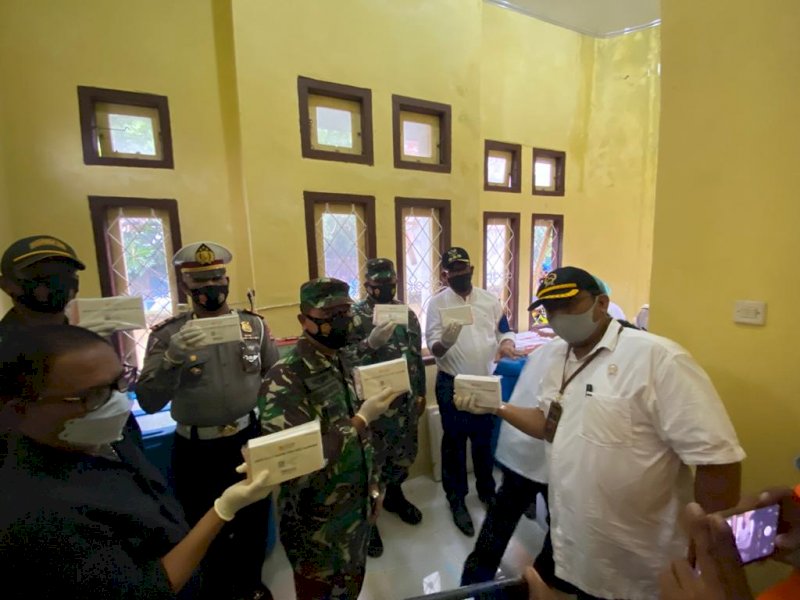 Vaksin covid-19 tiba di Maluku Tenggara.