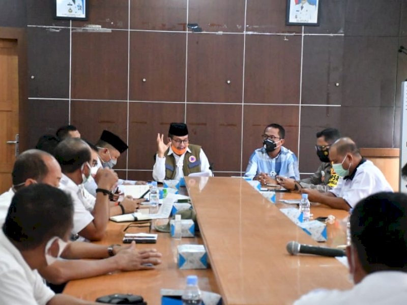 Rapat Koordinasi Percepatan Penanganan Covid-19, Rabu (27/1/2021), di Ruang Rapat Wakil Bupati Lutra. 