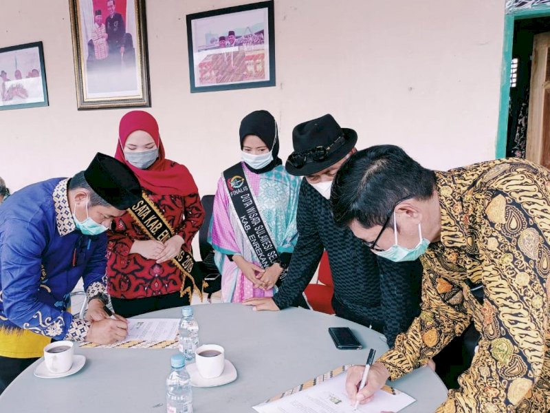 Penandatanganan MoU Pemkab Enrekang dengan Poltekpar