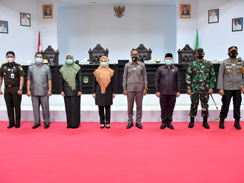 Rapat Paripurna Pengumuman Pengesahan Usulan Pemberhentian Bupati dan Wakil Bupati Luwu Utara Akhir Masa Jabatan 2016-2021, Senin, (1/2/2021) di Ruang Rapat Paripurna DPRD Kabupaten Luwu Utara. 
