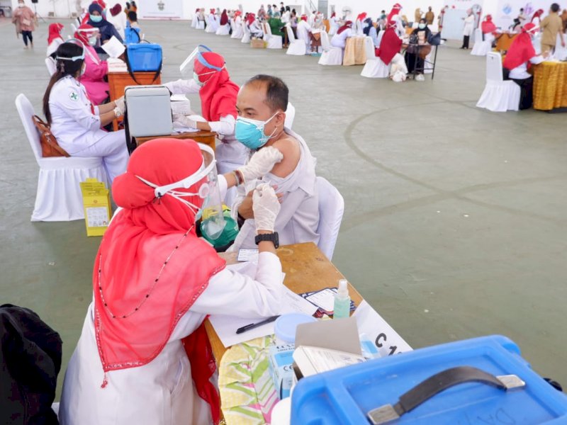 Vaksinasi Covid-19 yang digelar di Unhas. 