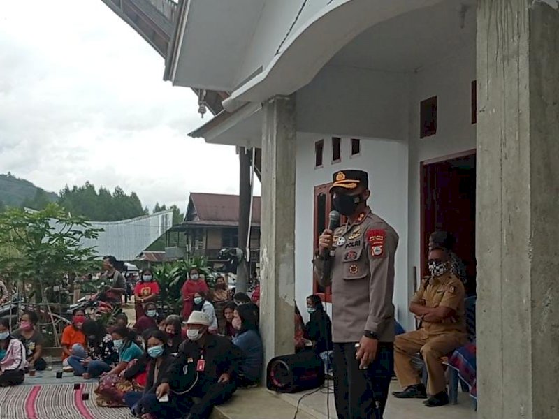 Pertemuan masyarakat Lembang Balla dengan pemerintah setempat. 