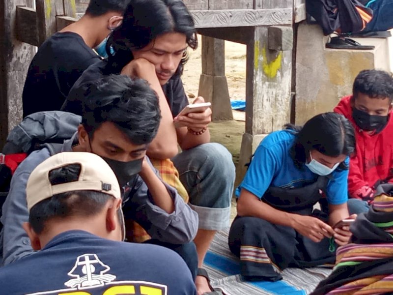 Para tokoh pemuda di Tator yang menolak eksplorasi tambang. 