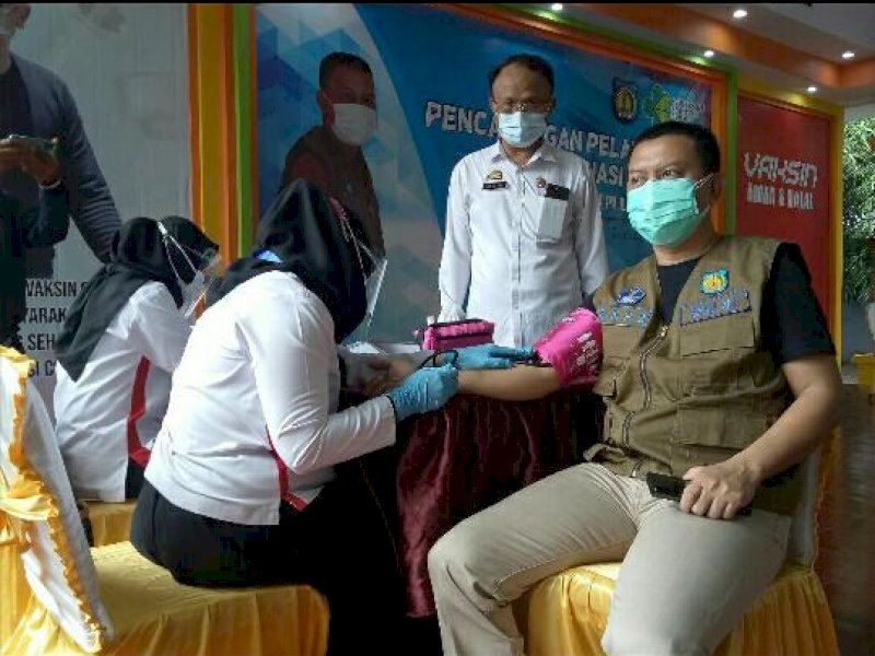 Bupati Selayar Muh Basli Ali saat divaksin Covid-19. 