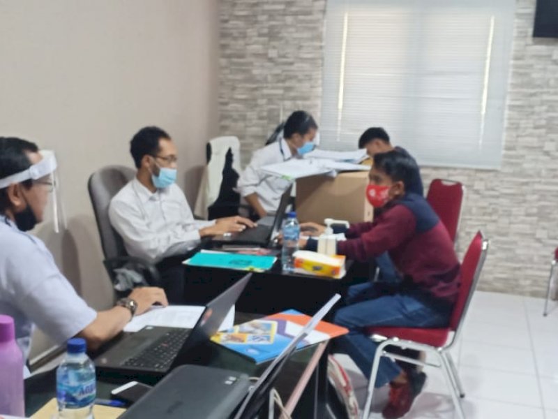 Penyidik Polres Bulukumba bersama tim audit BPKP. 