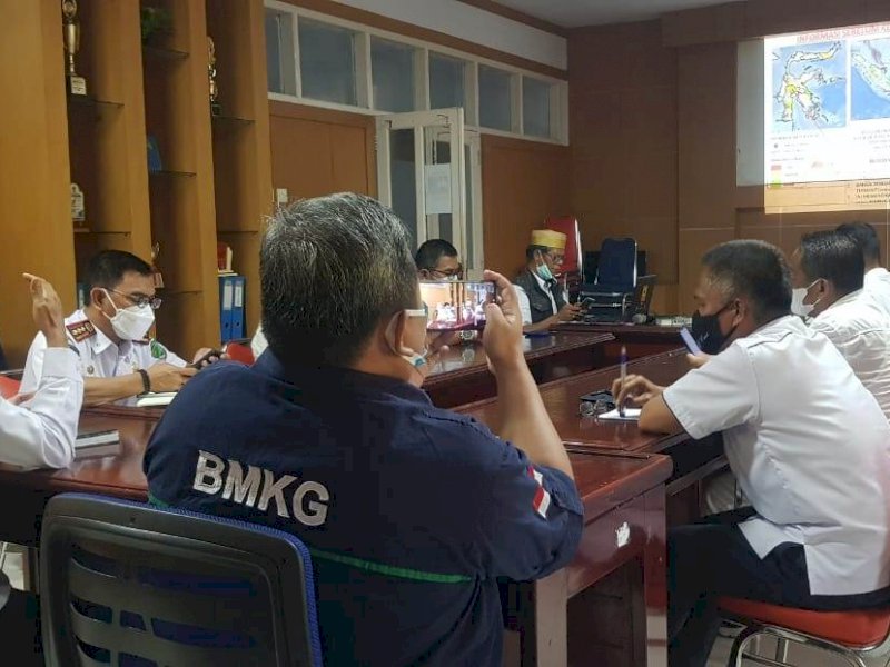 Rapat koordinasi, Rabu (3/2/2021), di ruang rapat sekda. 
Rakor dipimpin Sekda Armiadi, dan dihadiri Kalaksa BPBD Muslim Muhtar, BMKG dan pihak terkait lainnya.
