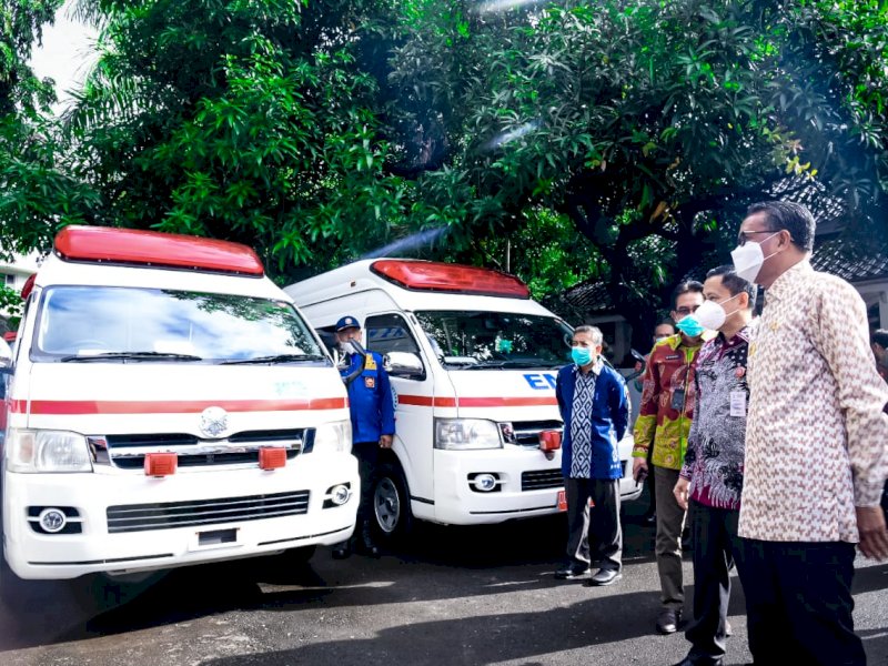 Ambulans dan Damkar yang diterima Pemprov Sulsel. 