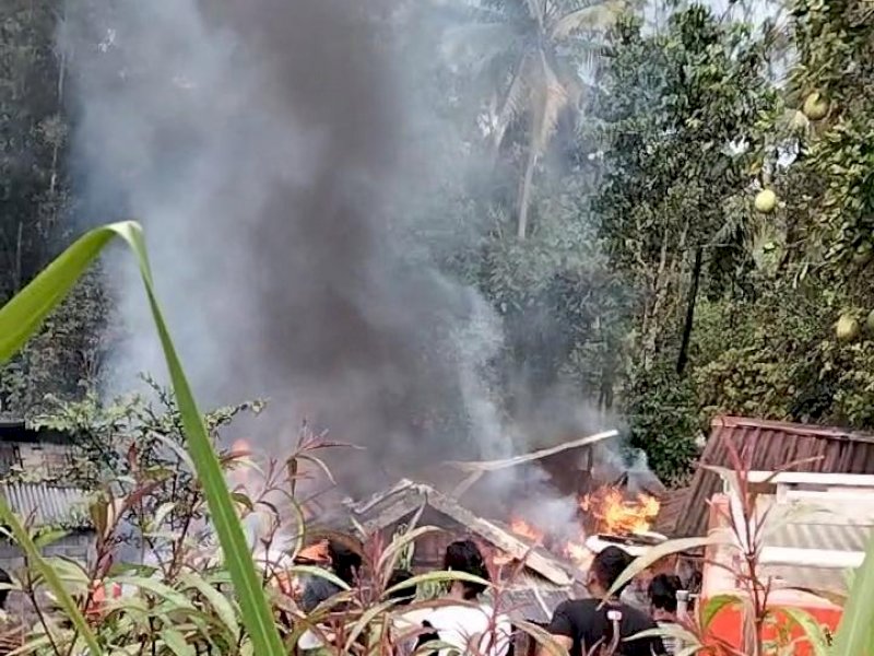 Kebakaran di Angin-angin Torut. 