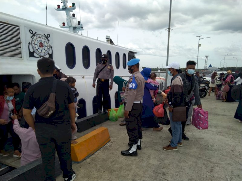 Operasi Yustisi Polsek Pitumpanua. 