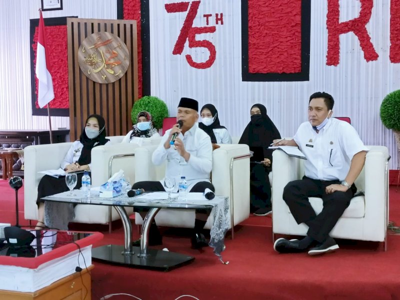 Bupati Enrekang Muslimin Bando saat Vicon dengan Kementerian PUPR. 