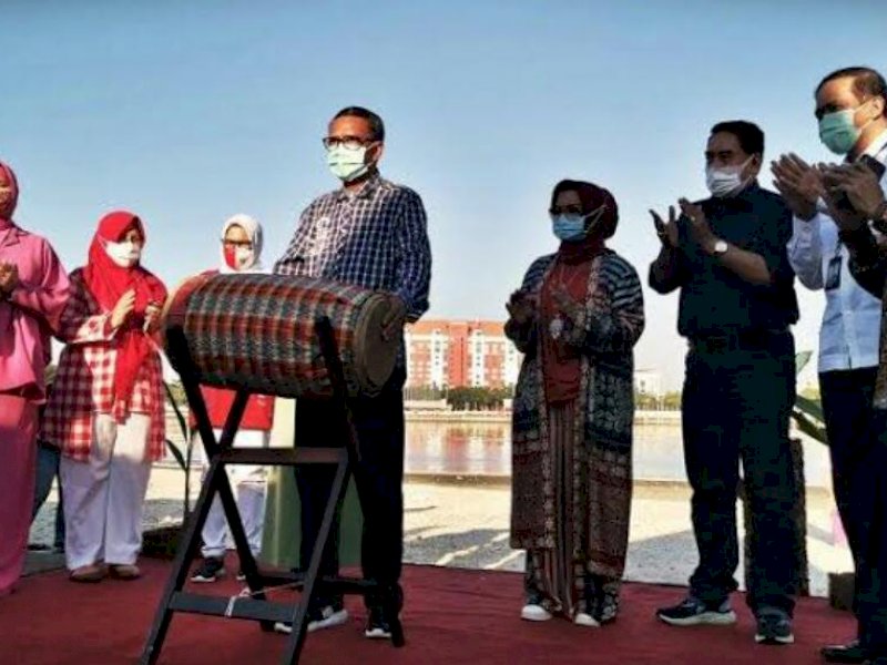 Gubernur Sulsel Nurdin Abdullah saat meresmikan kawasan kuliner CPI. 