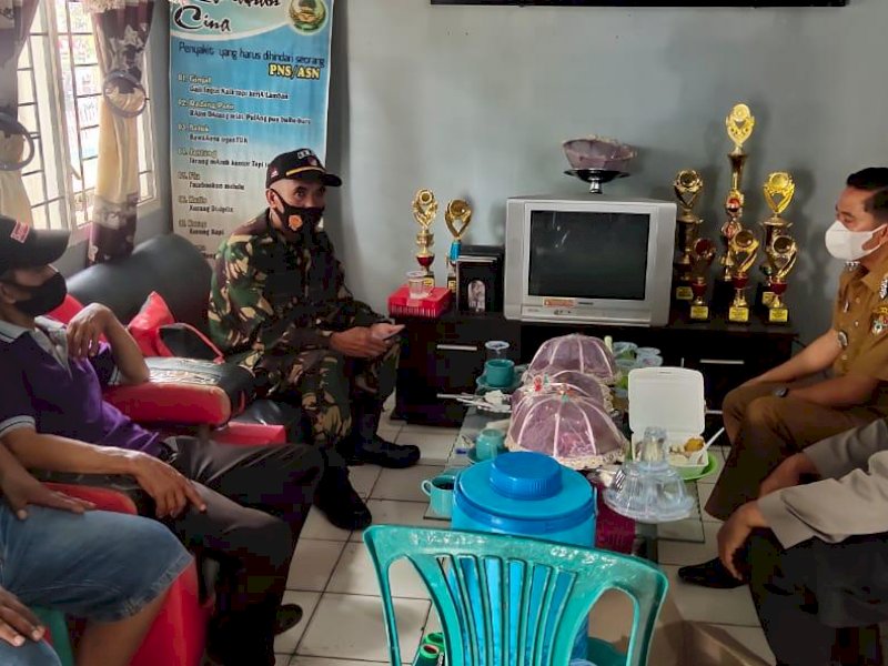 Kapolsek Pammana saat menggelar rapat dengan unsur Tripika. 