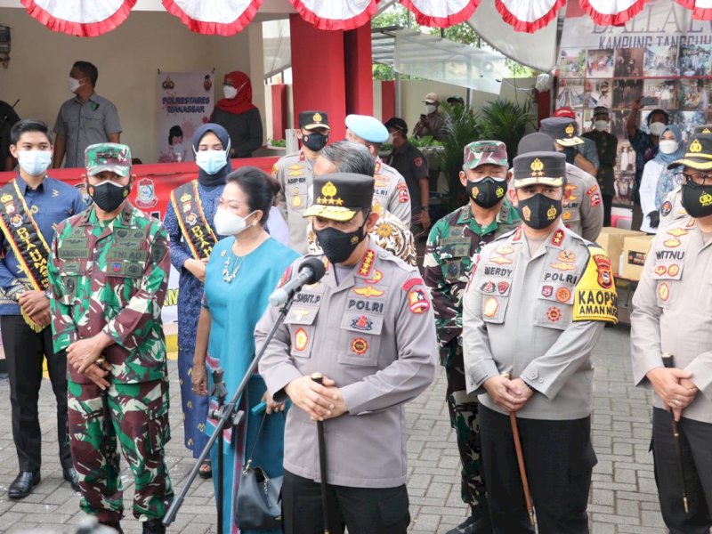 Kapolri Jenderal Listyo Sigit Prabowo saat berkunjung ke Balla Ewako. 